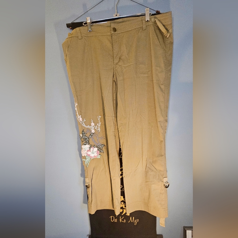 Green Dragon Floral  Embroidered Olive Pants New Size XL